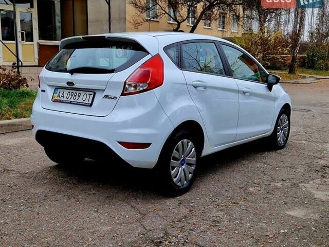 Белый Форд Фиеста, объемом двигателя 1 л и пробегом 182 тыс. км за 7500 $, фото 1 на Automoto.ua