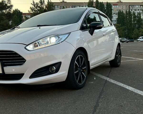 Білий Форд Фієста, об'ємом двигуна 1.6 л та пробігом 178 тис. км за 9750 $, фото 1 на Automoto.ua