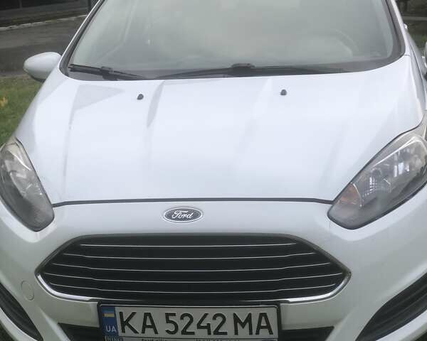 Форд Фієста 2015 у Києві на Automoto.ua Білий Форд Фієста, об'ємом двигуна 1 л та пробігом 165 тис. км за 6500 $, фото 1 на Automoto.ua
