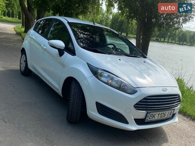 Білий Форд Фієста, об'ємом двигуна 1.5 л та пробігом 210 тис. км за 6500 $, фото 1 на Automoto.ua