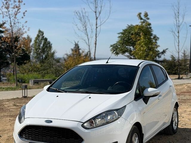 Белый Форд Фиеста, объемом двигателя 1 л и пробегом 120 тыс. км за 5700 $, фото 1 на Automoto.ua