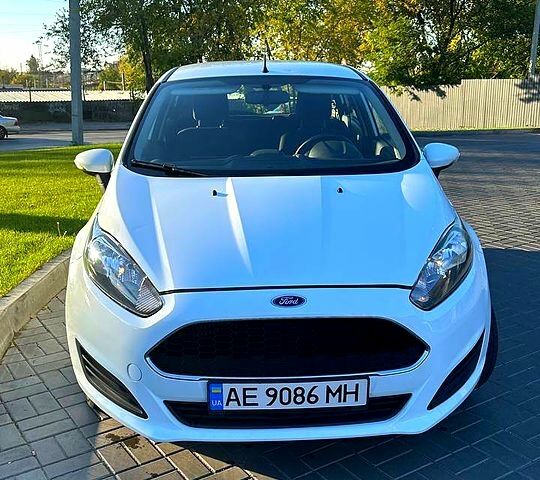 Белый Форд Фиеста, объемом двигателя 1 л и пробегом 9800 тыс. км за 6990 $, фото 1 на Automoto.ua