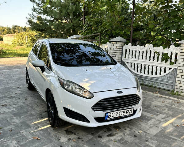Білий Форд Фієста, об'ємом двигуна 1.6 л та пробігом 89 тис. км за 8750 $, фото 1 на Automoto.ua