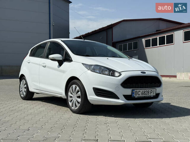 Форд Фиеста 2016 в Львове на Automoto.ua Белый Форд Фиеста, объемом двигателя 1.24 л и пробегом 317 тыс. км за 5700 $, фото 1 на Automoto.ua