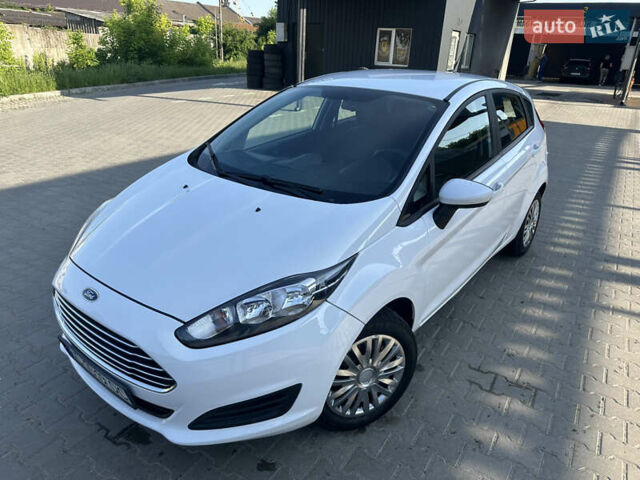 Білий Форд Фієста, об'ємом двигуна 1.6 л та пробігом 156 тис. км за 7700 $, фото 1 на Automoto.ua