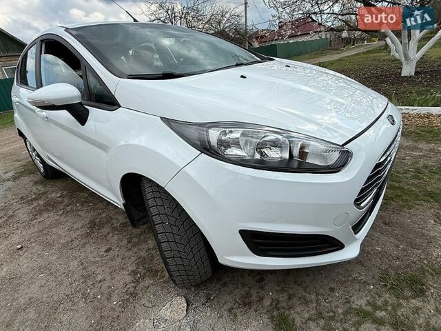 Белый Форд Фиеста, объемом двигателя 1.25 л и пробегом 171 тыс. км за 5800 $, фото 1 на Automoto.ua
