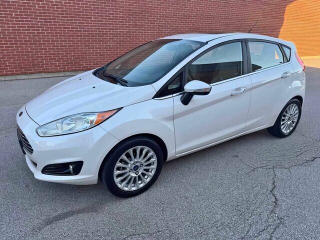 Белый Форд Фиеста, объемом двигателя 1.6 л и пробегом 79 тыс. км за 1300 $, фото 1 на Automoto.ua