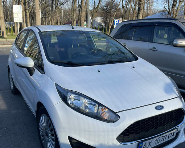 Белый Форд Фиеста, объемом двигателя 1 л и пробегом 86 тыс. км за 9200 $, фото 1 на Automoto.ua