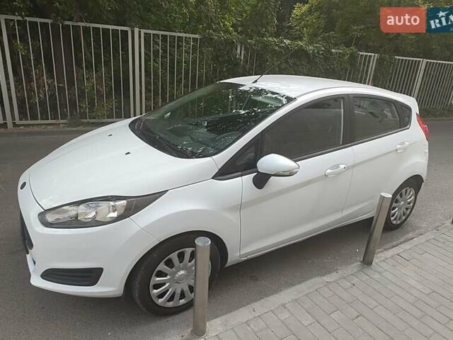 Белый Форд Фиеста, объемом двигателя 1.24 л и пробегом 105 тыс. км за 8000 $, фото 1 на Automoto.ua