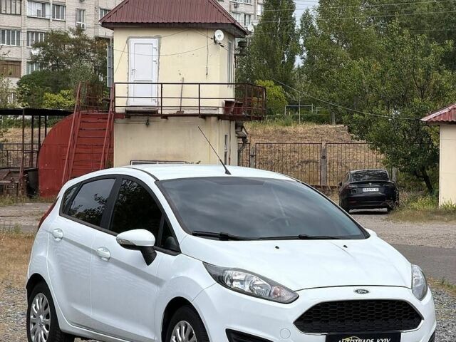 Білий Форд Фієста, об'ємом двигуна 1.39 л та пробігом 159 тис. км за 6000 $, фото 1 на Automoto.ua