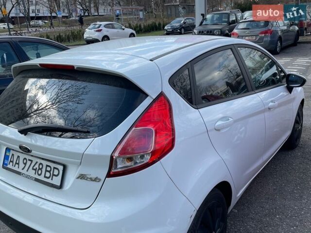Білий Форд Фієста, об'ємом двигуна 1 л та пробігом 91 тис. км за 9500 $, фото 1 на Automoto.ua