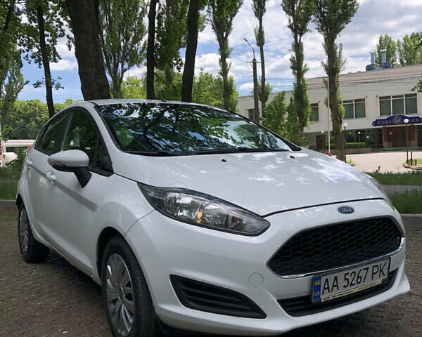 Білий Форд Фієста, об'ємом двигуна 1.24 л та пробігом 90 тис. км за 6500 $, фото 1 на Automoto.ua