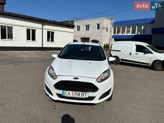 Білий Форд Фієста, об'ємом двигуна 1 л та пробігом 175 тис. км за 4300 $, фото 1 на Automoto.ua