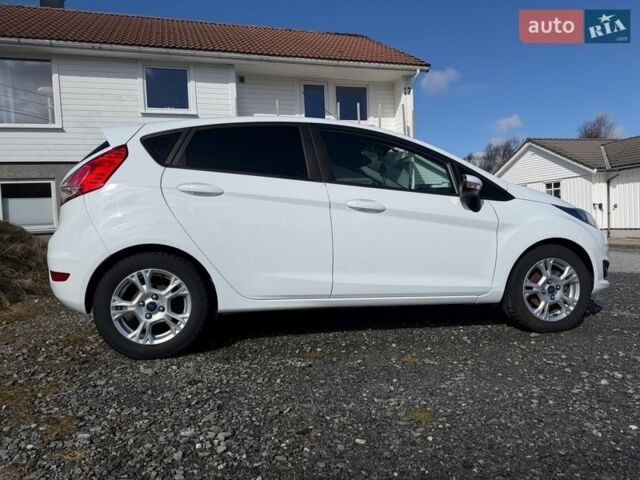 Белый Форд Фиеста, объемом двигателя 1 л и пробегом 78 тыс. км за 9500 $, фото 1 на Automoto.ua