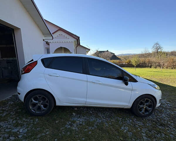 Білий Форд Фієста, об'ємом двигуна 1 л та пробігом 91 тис. км за 10100 $, фото 1 на Automoto.ua