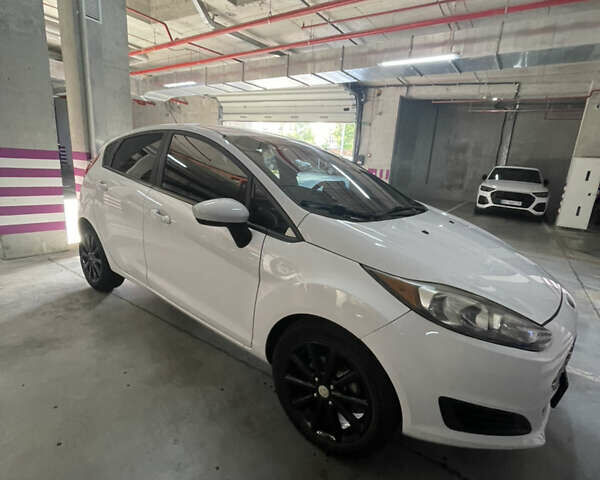 Белый Форд Фиеста, объемом двигателя 1.6 л и пробегом 83 тыс. км за 8600 $, фото 1 на Automoto.ua