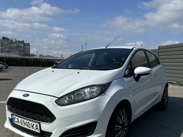 Білий Форд Фієста, об'ємом двигуна 1 л та пробігом 147 тис. км за 7300 $, фото 1 на Automoto.ua