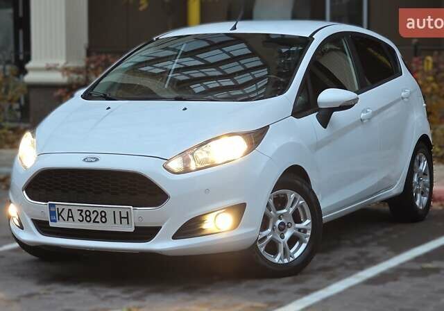 Белый Форд Фиеста, объемом двигателя 1.24 л и пробегом 63 тыс. км за 9900 $, фото 1 на Automoto.ua