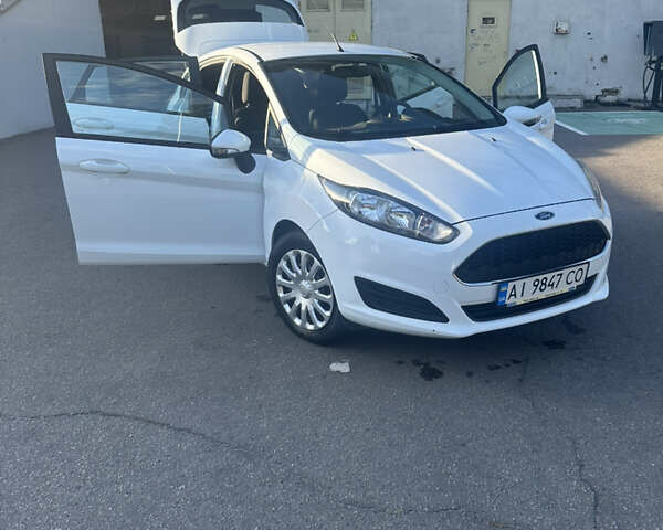 Белый Форд Фиеста, объемом двигателя 1.6 л и пробегом 38 тыс. км за 9000 $, фото 1 на Automoto.ua