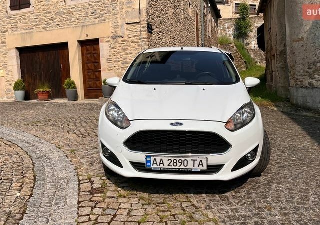 Білий Форд Фієста, об'ємом двигуна 1 л та пробігом 170 тис. км за 8250 $, фото 1 на Automoto.ua