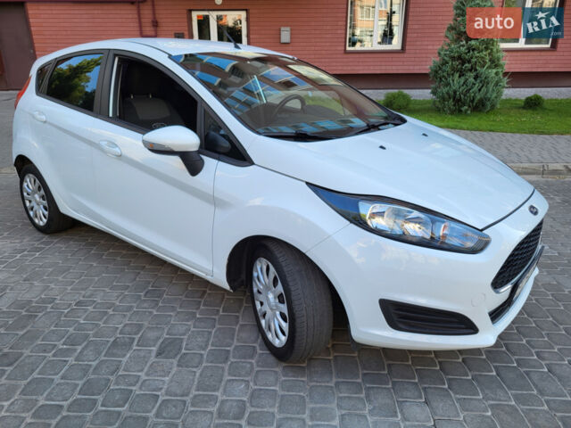 Белый Форд Фиеста, объемом двигателя 1.24 л и пробегом 71 тыс. км за 9500 $, фото 1 на Automoto.ua