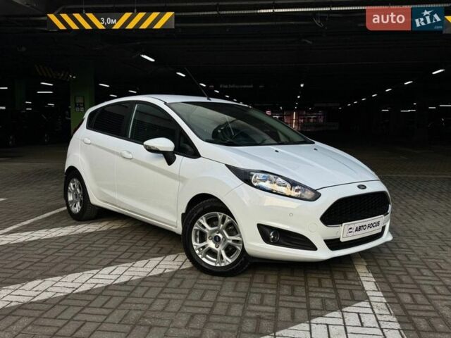 Білий Форд Фієста, об'ємом двигуна 1.24 л та пробігом 63 тис. км за 8990 $, фото 1 на Automoto.ua