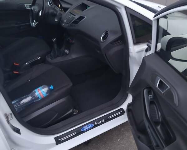 Белый Форд Фиеста, объемом двигателя 1.24 л и пробегом 76 тыс. км за 6499 $, фото 1 на Automoto.ua