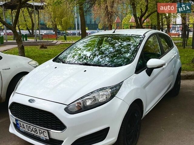 Белый Форд Фиеста, объемом двигателя 1.2 л и пробегом 123 тыс. км за 7800 $, фото 1 на Automoto.ua