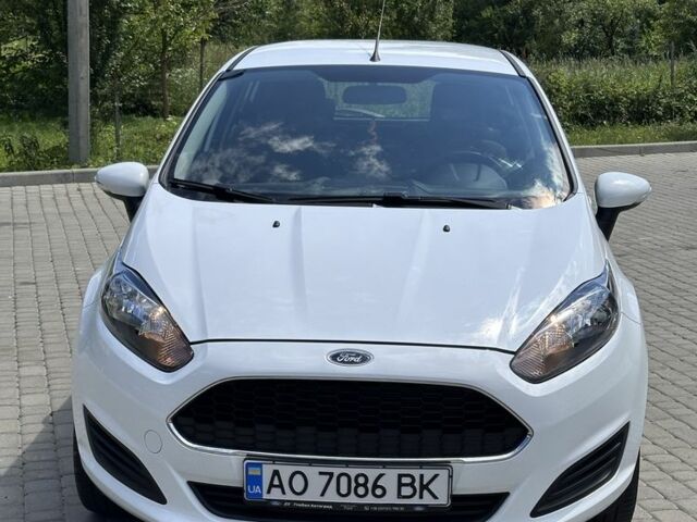 Белый Форд Фиеста, объемом двигателя 1.2 л и пробегом 32 тыс. км за 8500 $, фото 1 на Automoto.ua