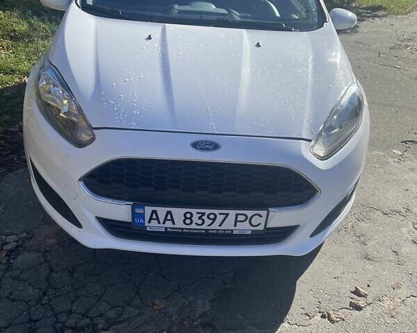 Белый Форд Фиеста, объемом двигателя 1.24 л и пробегом 70 тыс. км за 5300 $, фото 1 на Automoto.ua