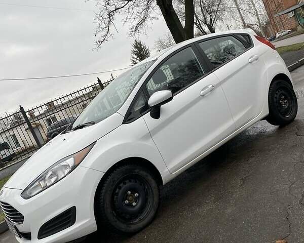 Белый Форд Фиеста, объемом двигателя 1 л и пробегом 90 тыс. км за 7300 $, фото 1 на Automoto.ua
