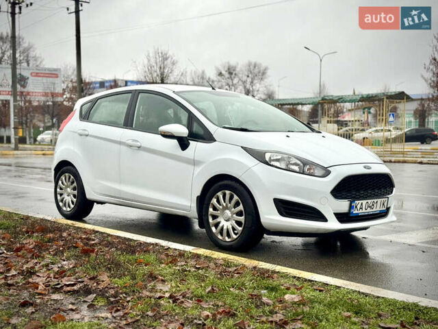 Белый Форд Фиеста, объемом двигателя 1 л и пробегом 132 тыс. км за 7500 $, фото 1 на Automoto.ua