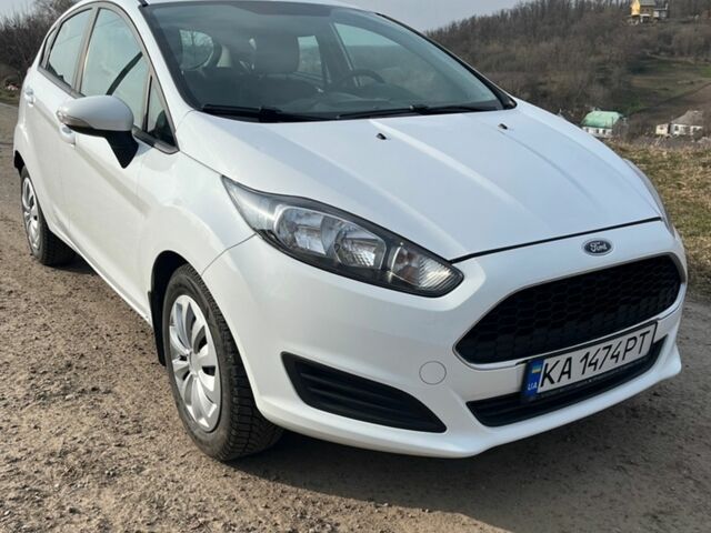 Білий Форд Фієста, об'ємом двигуна 1.39 л та пробігом 146 тис. км за 6399 $, фото 1 на Automoto.ua