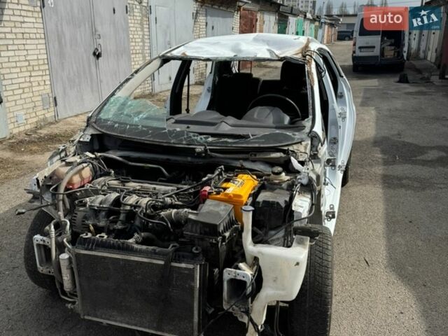 Білий Форд Фієста, об'ємом двигуна 1.24 л та пробігом 148 тис. км за 1200 $, фото 1 на Automoto.ua