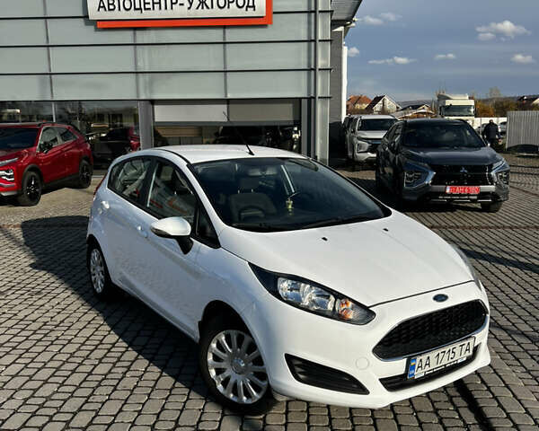 Белый Форд Фиеста, объемом двигателя 1.4 л и пробегом 147 тыс. км за 7100 $, фото 1 на Automoto.ua