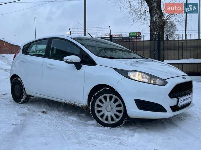 Белый Форд Фиеста, объемом двигателя 1 л и пробегом 122 тыс. км за 7990 $, фото 1 на Automoto.ua