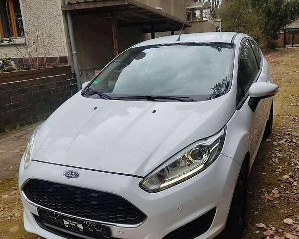 Білий Форд Фієста, об'ємом двигуна 1.5 л та пробігом 190 тис. км за 7460 $, фото 1 на Automoto.ua