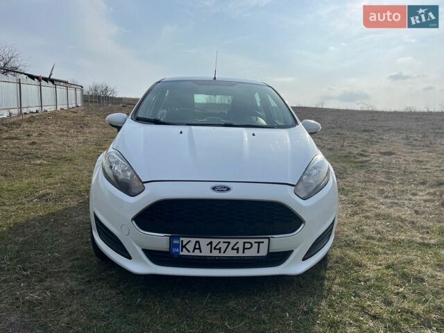 Белый Форд Фиеста, объемом двигателя 1.39 л и пробегом 145 тыс. км за 6800 $, фото 1 на Automoto.ua
