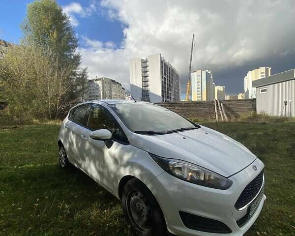 Белый Форд Фиеста, объемом двигателя 1 л и пробегом 121 тыс. км за 8700 $, фото 1 на Automoto.ua