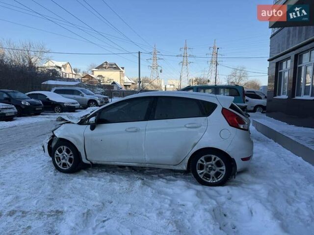 Білий Форд Фієста, об'ємом двигуна 1 л та пробігом 94 тис. км за 2800 $, фото 1 на Automoto.ua