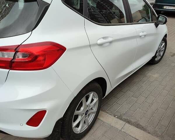 Белый Форд Фиеста, объемом двигателя 1 л и пробегом 67 тыс. км за 10500 $, фото 1 на Automoto.ua