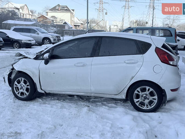 Білий Форд Фієста, об'ємом двигуна 1 л та пробігом 96 тис. км за 3900 $, фото 1 на Automoto.ua