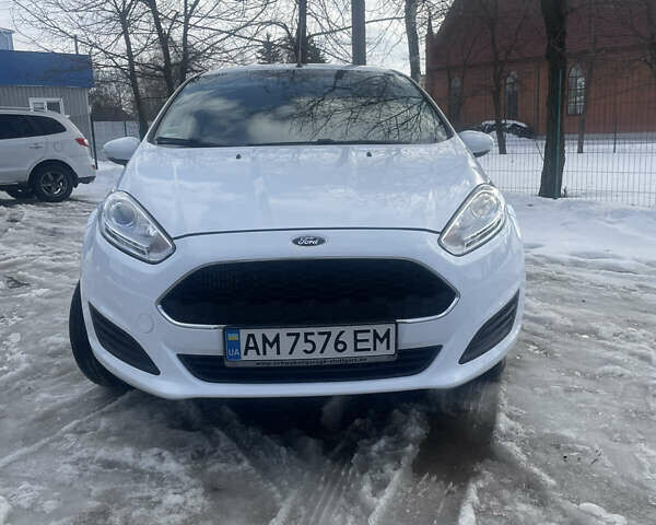 Белый Форд Фиеста, объемом двигателя 1.5 л и пробегом 117 тыс. км за 7950 $, фото 1 на Automoto.ua