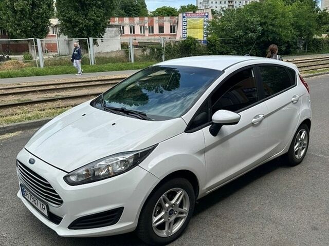Белый Форд Фиеста, объемом двигателя 1.6 л и пробегом 74 тыс. км за 8200 $, фото 1 на Automoto.ua