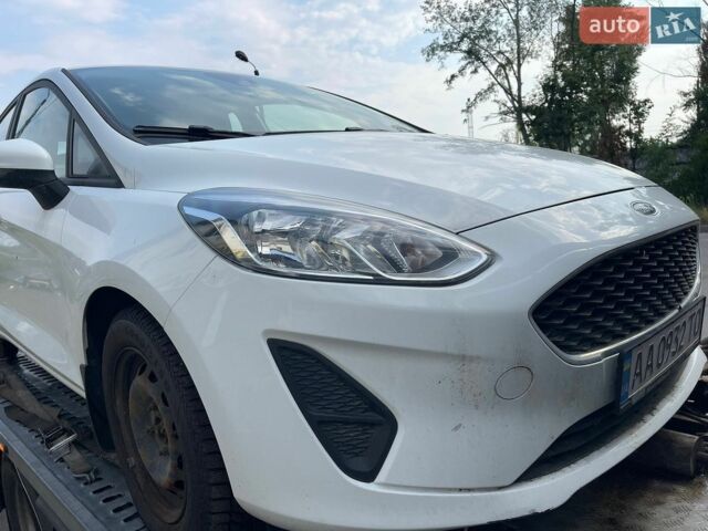 Белый Форд Фиеста, объемом двигателя 1.08 л и пробегом 120 тыс. км за 5600 $, фото 1 на Automoto.ua