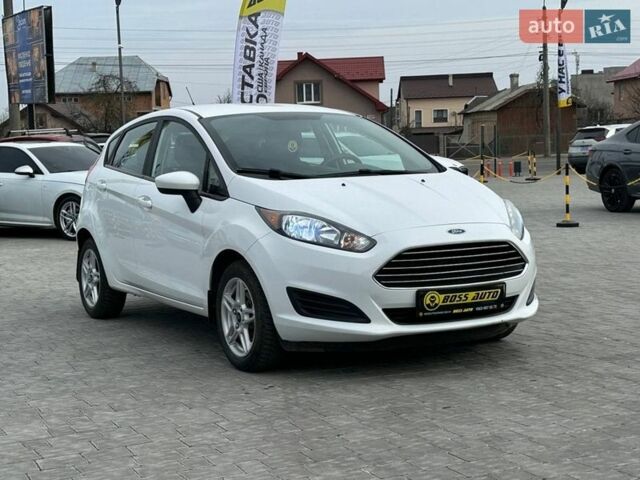 Білий Форд Фієста, об'ємом двигуна 1.6 л та пробігом 138 тис. км за 8990 $, фото 1 на Automoto.ua