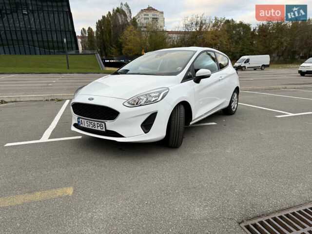 Форд Фиеста 2018 в Киеве на Automoto.ua Белый Форд Фиеста, объемом двигателя 1.08 л и пробегом 110 тыс. км за 8700 $, фото 1 на Automoto.ua