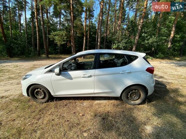 Білий Форд Фієста, об'ємом двигуна 1 л та пробігом 140 тис. км за 9000 $, фото 1 на Automoto.ua