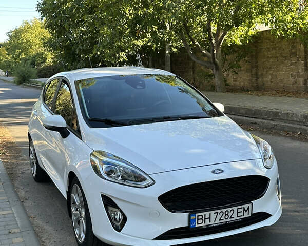 Білий Форд Фієста, об'ємом двигуна 1 л та пробігом 58 тис. км за 12900 $, фото 1 на Automoto.ua