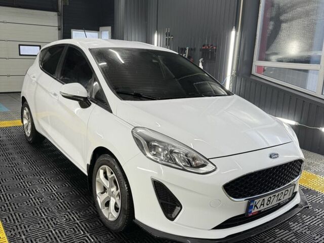 Білий Форд Фієста, об'ємом двигуна 1.1 л та пробігом 116 тис. км за 9000 $, фото 1 на Automoto.ua